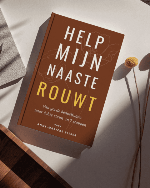 De e-gids Help. Mijn naaste rouwt van Anne-Marieke Visser, met droogbloem.